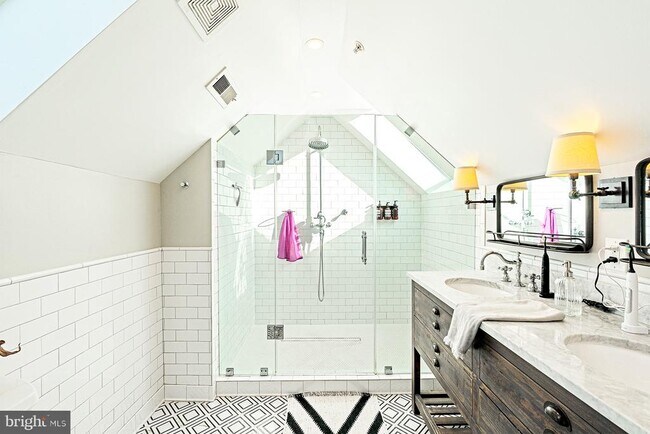 Building Photo - 3350 17th St NW