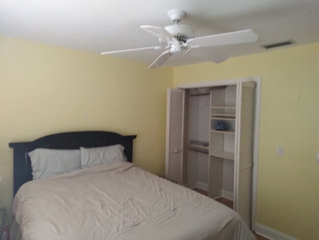 Building Photo - 997 Spinnaker Ct