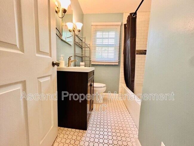 Building Photo - 4610 Leslie Ln