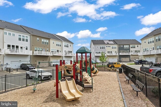 Building Photo - 1780 Cherry Birch St