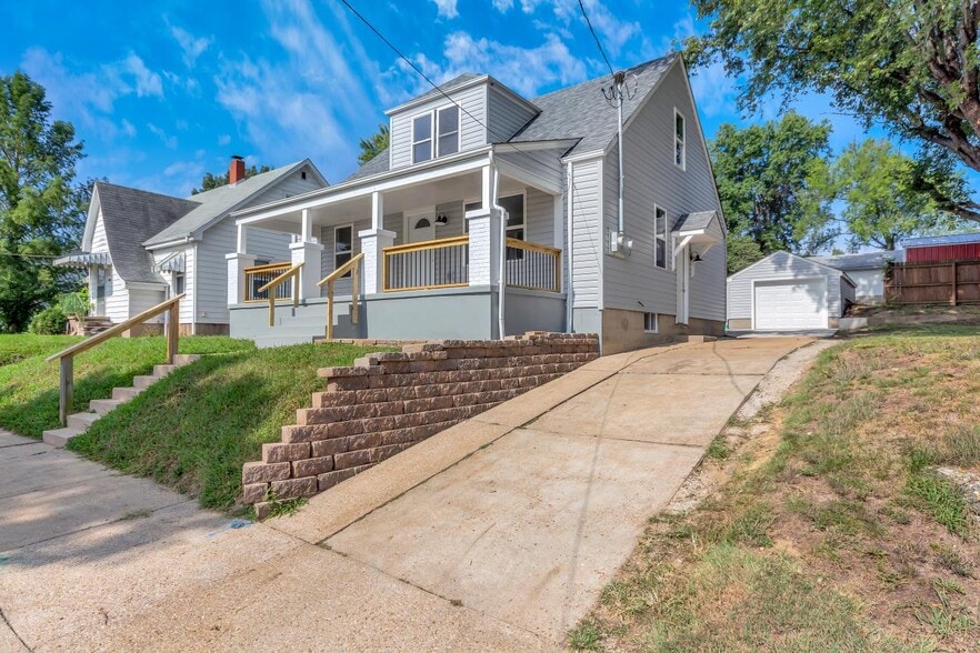 Building Photo - 309 Burnside St