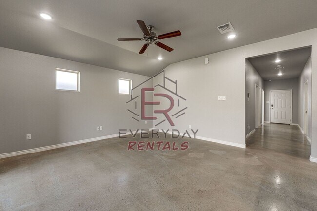 Building Photo - 3 bedroom 2 bath Smart Home