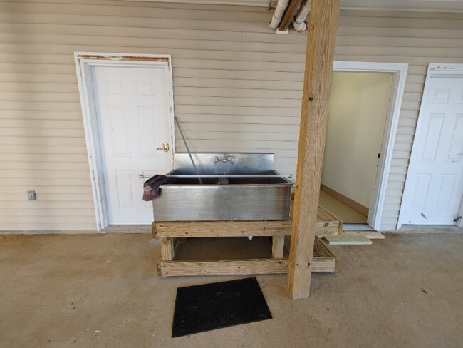 Building Photo - 118 Lakeview Dr