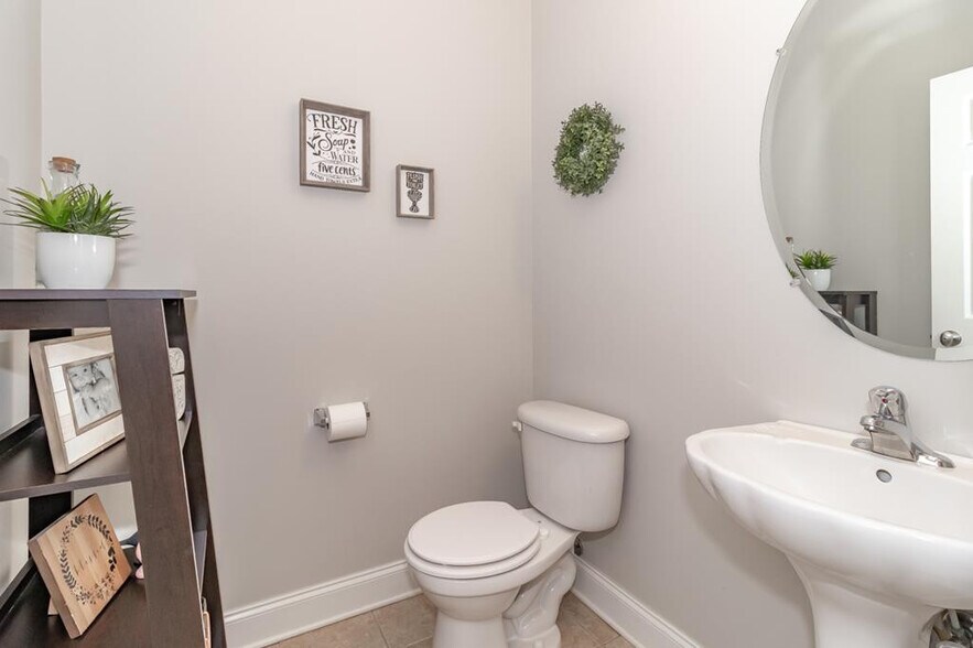 Downstairs half bath - 434 Bowen Fls