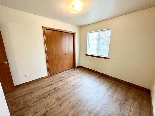 Building Photo - 3 Bedroom Home North of CWU