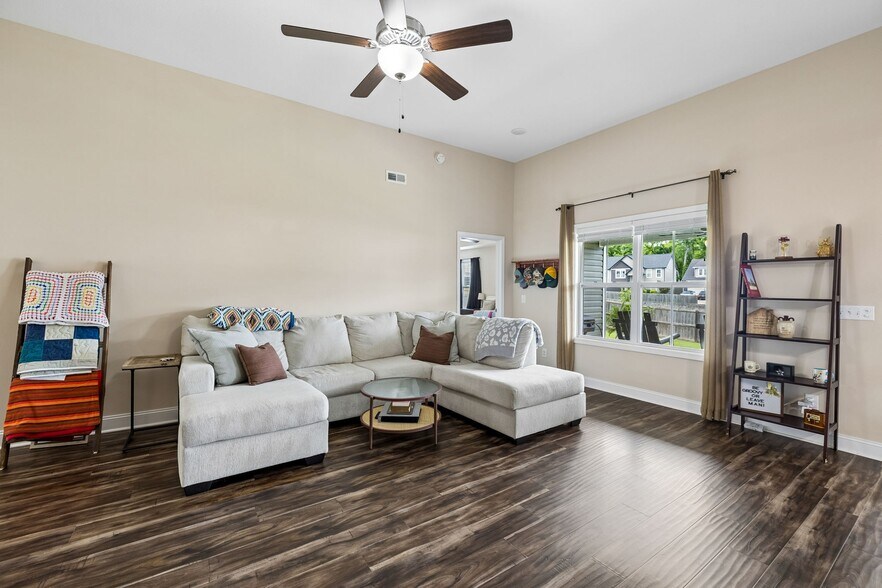 Building Photo - 1151 Eagles Bluff Dr