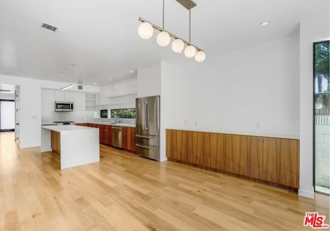 Building Photo - 3641 Greenwood Ave