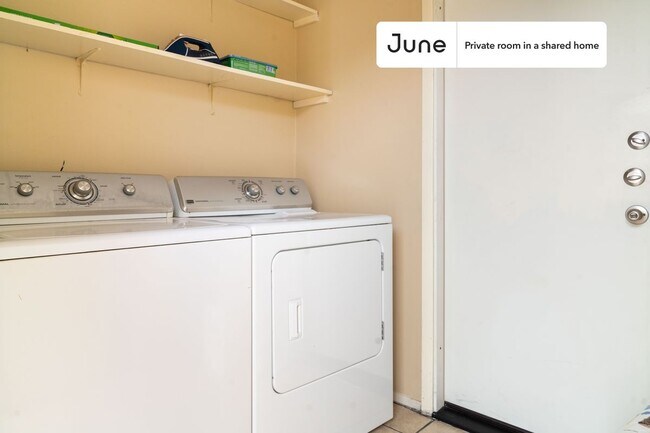 Building Photo - Room in Shared 3 bed/2 bath home