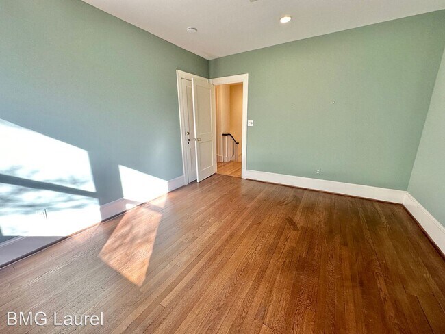 Building Photo - 4 br, 3.5 bath House - 2910 Cortland Pl NW