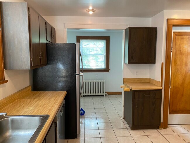Kitchen - 107 W Sycamore St
