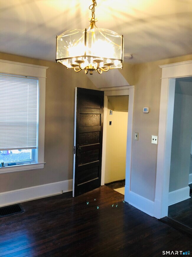 Building Photo - 16 Cowing Terrace