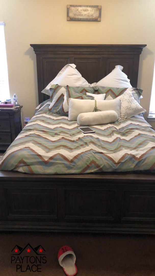 Primary Photo - Spacious 2 Bedroom Condo with Parking in G...