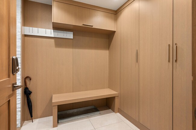 Building Photo - 447 E Cooper Ave