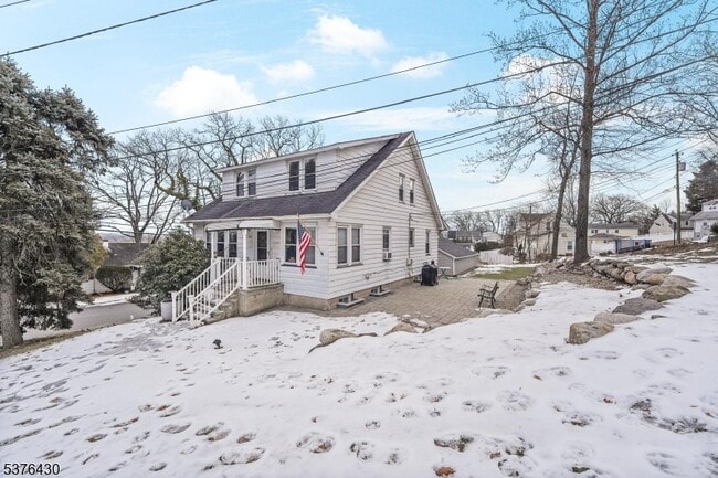 Primary Photo - 20 Summit Ave