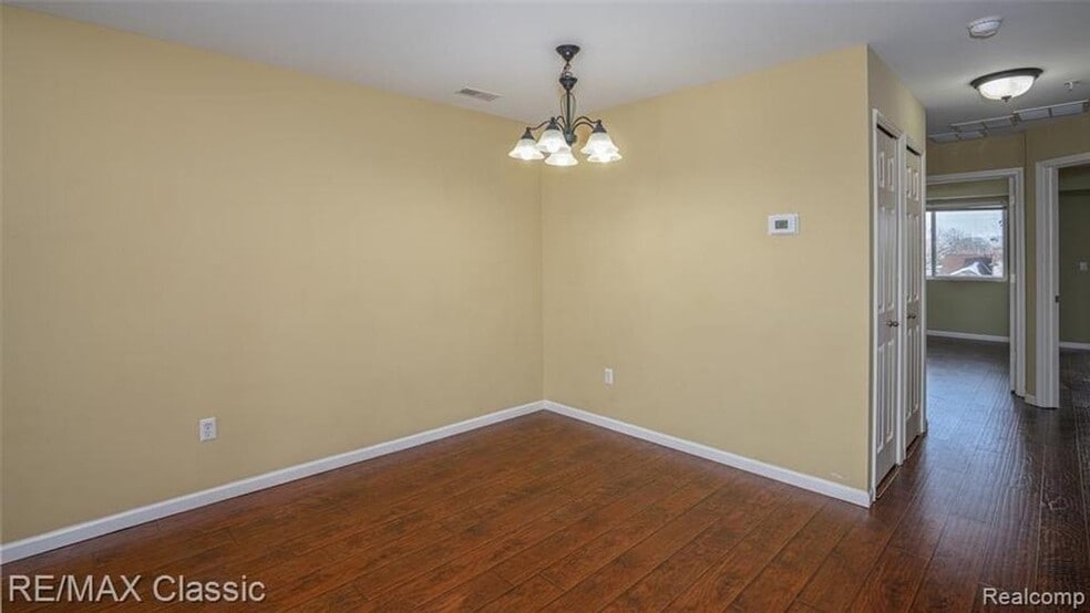 Building Photo - 3072 Schoolhouse