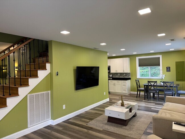 Building Photo - Pet Friendly!!!!