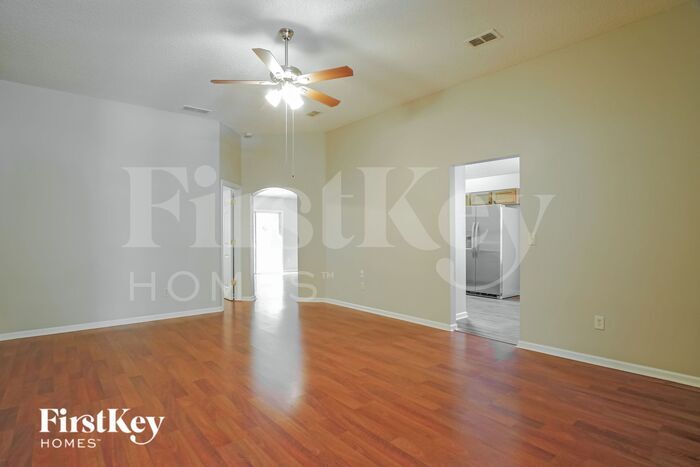 Building Photo - 489 MacKenzie Cir