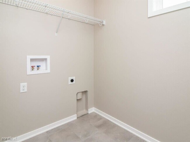 Building Photo - 3 br, 2.5 bath Townhome - Covenant Cove To...