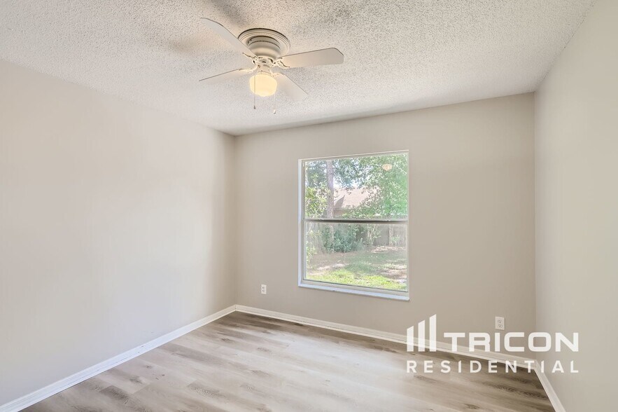 Building Photo - 330 Tinder Pl