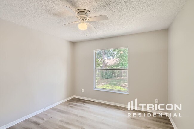 Building Photo - 330 Tinder Pl
