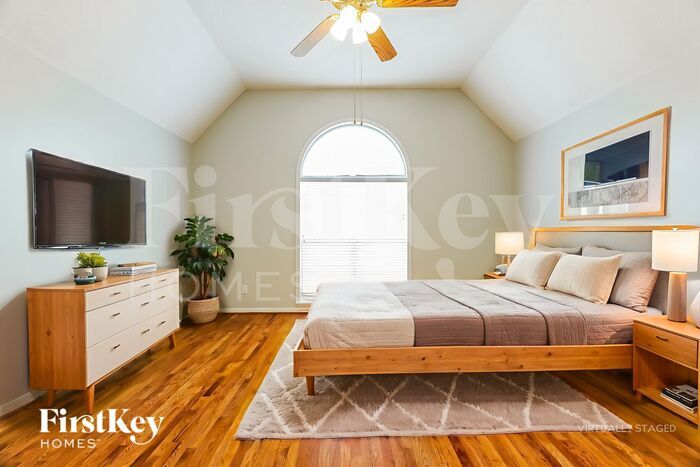 Building Photo - 6201 Windsor Ln