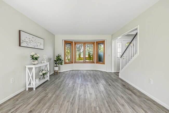 Building Photo - 2400 Rockport Ct