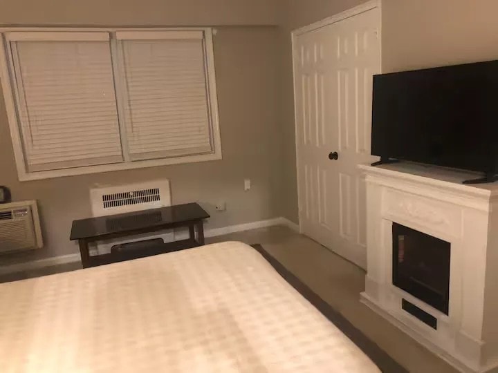 Bedroom - 4360 N Pershing Dr