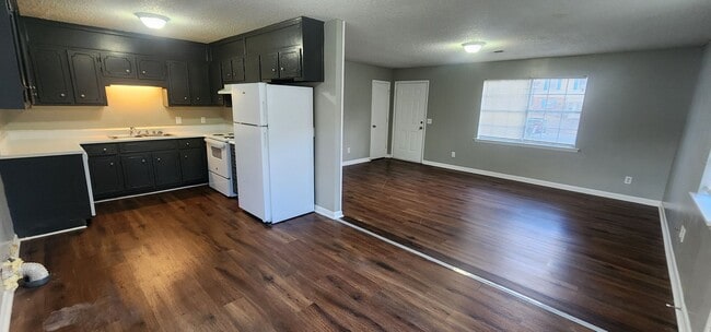Building Photo - Single Family Home 3BR / 1BA