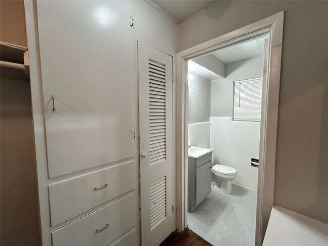 Building Photo - 8819 Timberside Dr