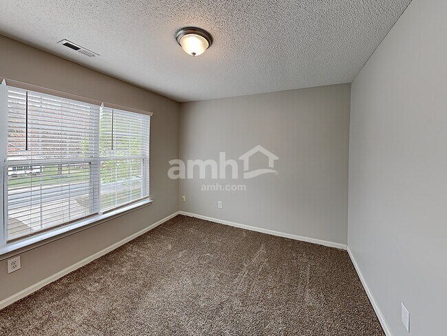 Building Photo - 1020 Ridgefield Circle