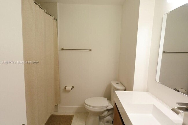 Building Photo - 702 Commodore Dr