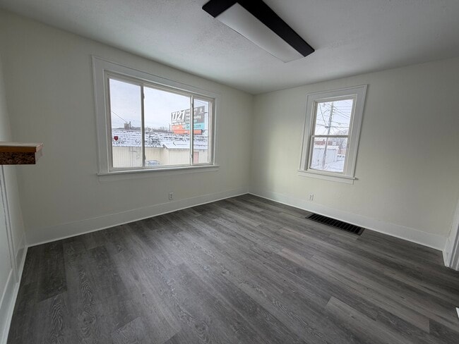 Building Photo - 111 E Eckman St