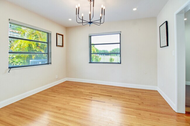Building Photo - 1025 Hunting Lodge Dr