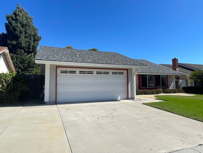 Building Photo - Recently Remodeled 4 Bedroom 2 Bath Single...