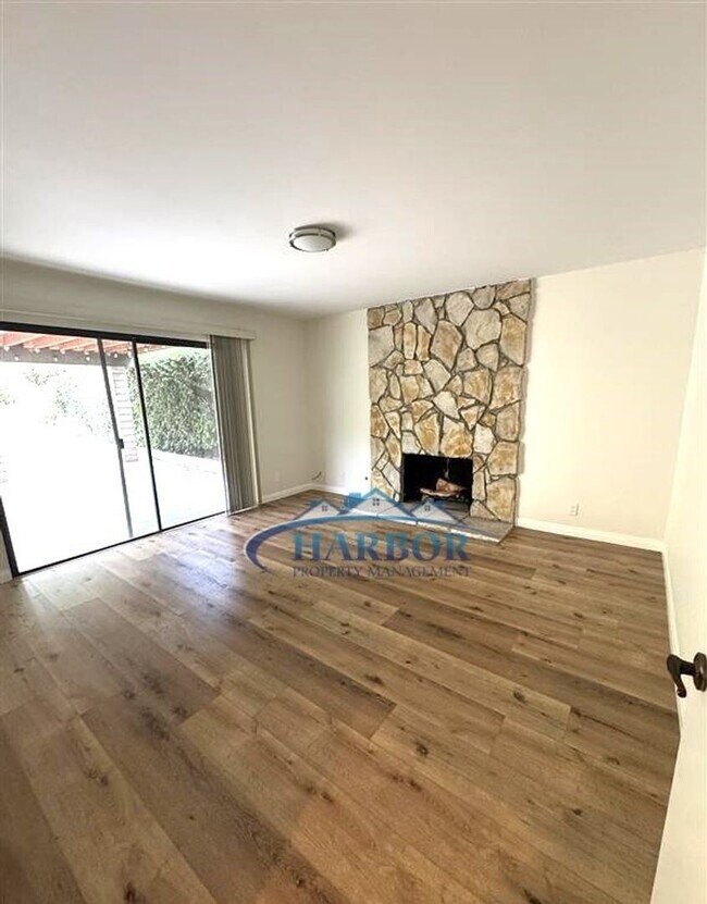 Building Photo - Beautifully Remodeled 4-Bedroom Home in Sa...
