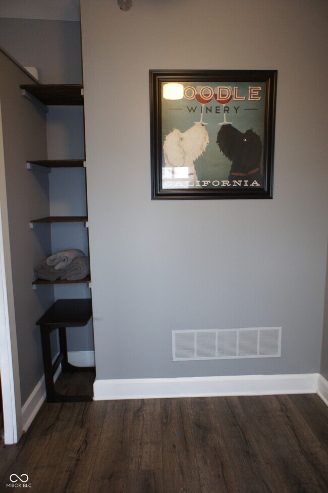 Building Photo - 230 E 9th St