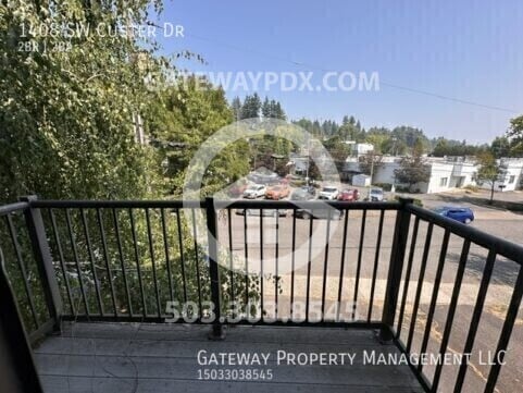 Building Photo - 1408 SW Custer Dr