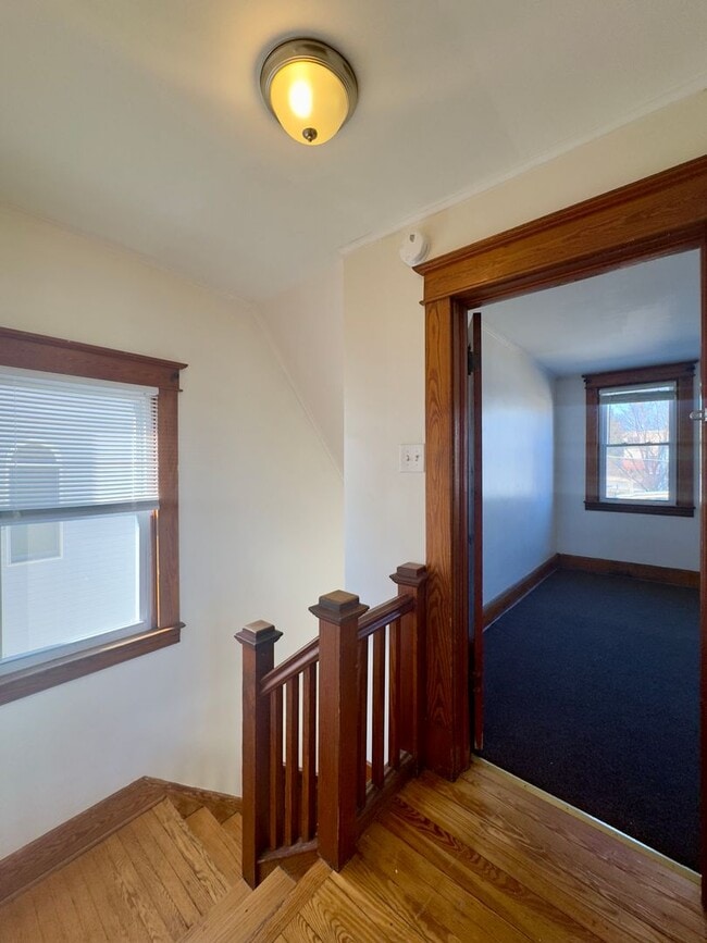 Building Photo - Fantastic 3-Bedroom Overlea Home with Open-Floor Plan!