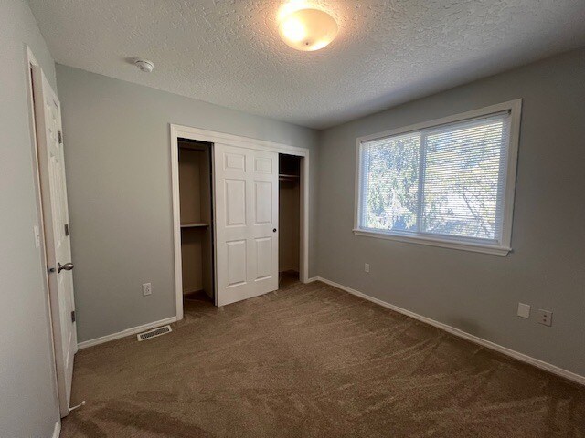 Building Photo - 3 Bed 2.5 Bath in Boise!