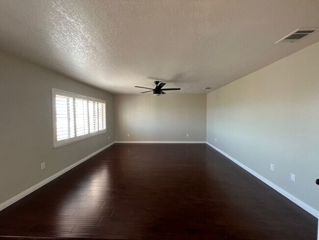 Building Photo - Spring Valley Lake Home