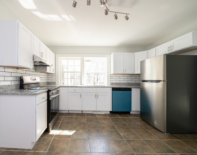 Building Photo - 1437 Briarcliff Dr