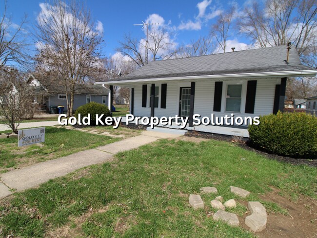 Building Photo - MUNCIE 3 BR 1 BA House with Garage and Covered Porch (SECTION 8 APPROVED)