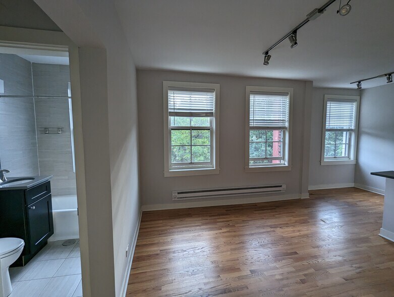 Building Photo - 2430 N Kedzie Blvd