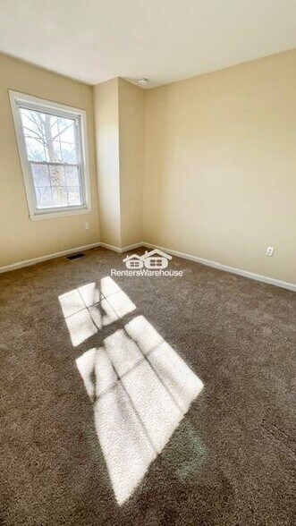 Building Photo - 5915 Rowanberry Dr