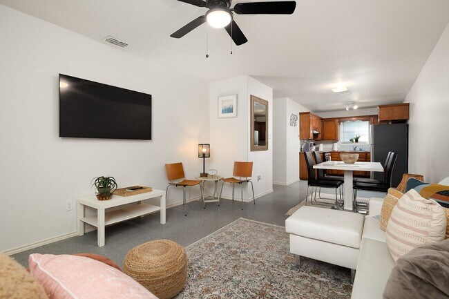 Building Photo - Del Oro Apartments