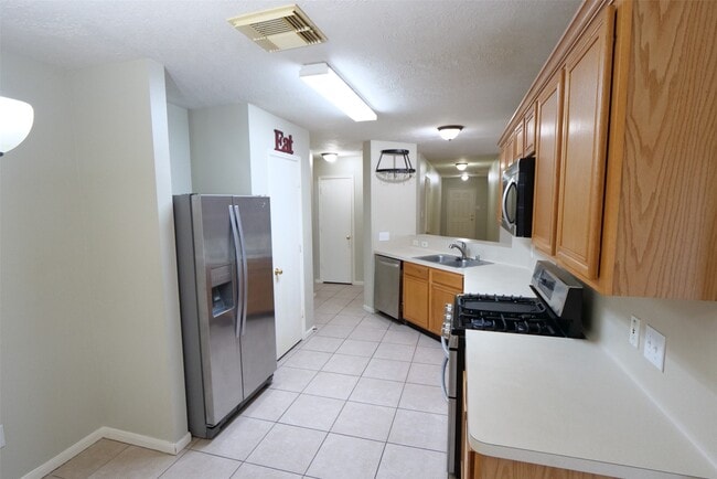 Building Photo - 23135 N Waterlake Dr