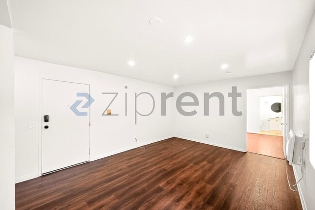 Building Photo - 843 S Ardmore Ave