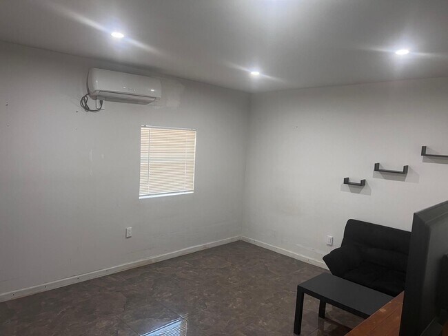 Building Photo - 4100 N 32nd Ct