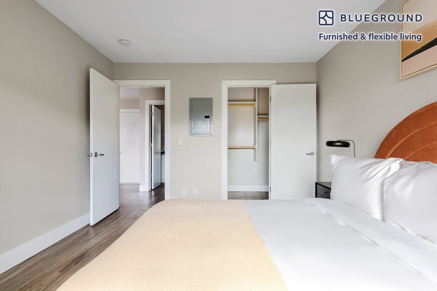 Building Photo - 766 Edgewater Blvd