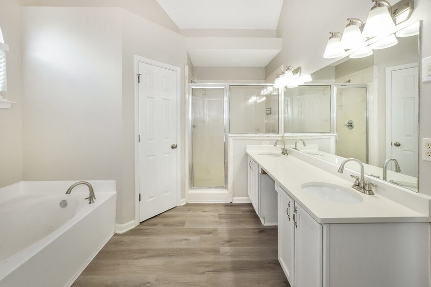 Building Photo - 7415 Creekside Dr